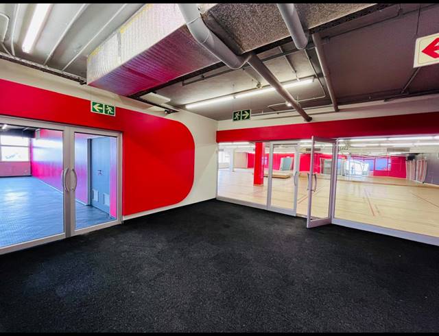 2,999M² RETAIL TO LET IN HALFWAY HOUSE